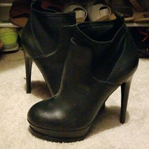 Steve Madden Black heeled booties